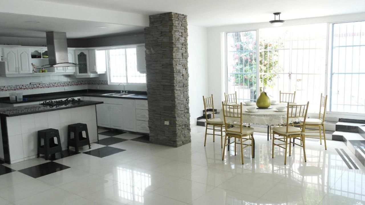 In Guest - 7cl-1 House Near The Sea With Pool Air Conditioning And Wifi * Cartagena