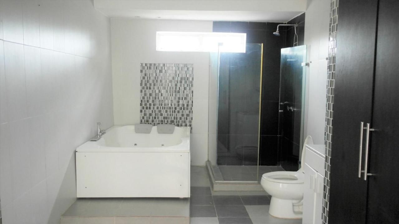 In Guest - 7cl-1 House Near The Sea With Pool Air Conditioning And Wifi