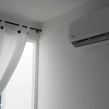 In Guest - 7cl-1 House Near The Sea With Pool Air Conditioning And Wifi