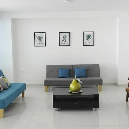 In Guest - 7cl-1 House Near The Sea With Pool Air Conditioning And Wifi Pensión