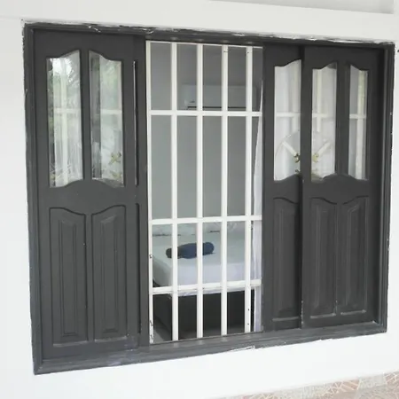 Pensión In Guest - 7cl-1 House Near The Sea With Pool Air Conditioning And Wifi