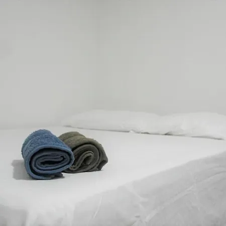 In Guest - 7cl-1 House Near The Sea With Pool Air Conditioning And Wifi Pensión