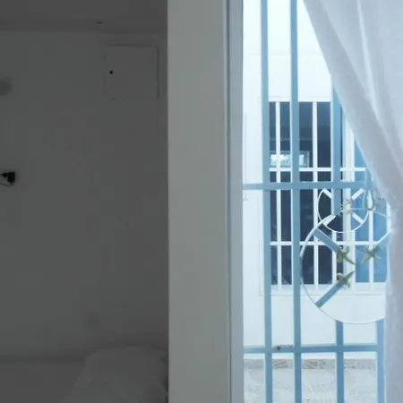 In Guest - 7cl-1 House Near The Sea With Pool Air Conditioning And Wifi