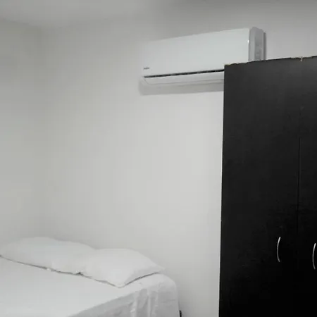Pensión In Guest - 7cl-1 House Near The Sea With Pool Air Conditioning And Wifi