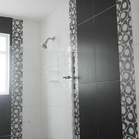 Pensión In Guest - 7cl-1 House Near The Sea With Pool Air Conditioning And Wifi *