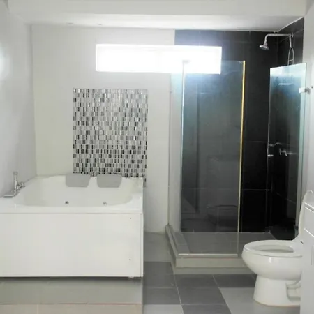 In Guest - 7cl-1 House Near The Sea With Pool Air Conditioning And Wifi
